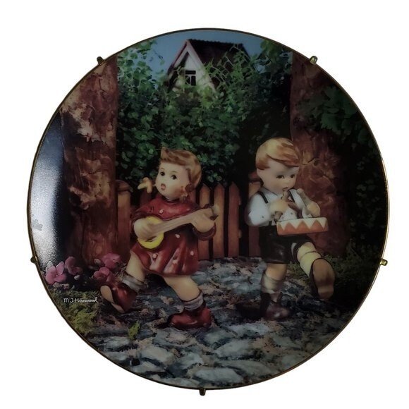 Private Parade by M. I. Hummel collector plate # Plate # L02785 - Picture 1 of 3